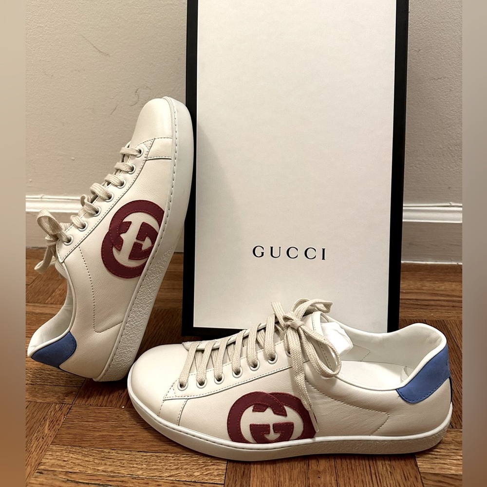 New Gucci sneaker with authenticity card, original box and dust bag.